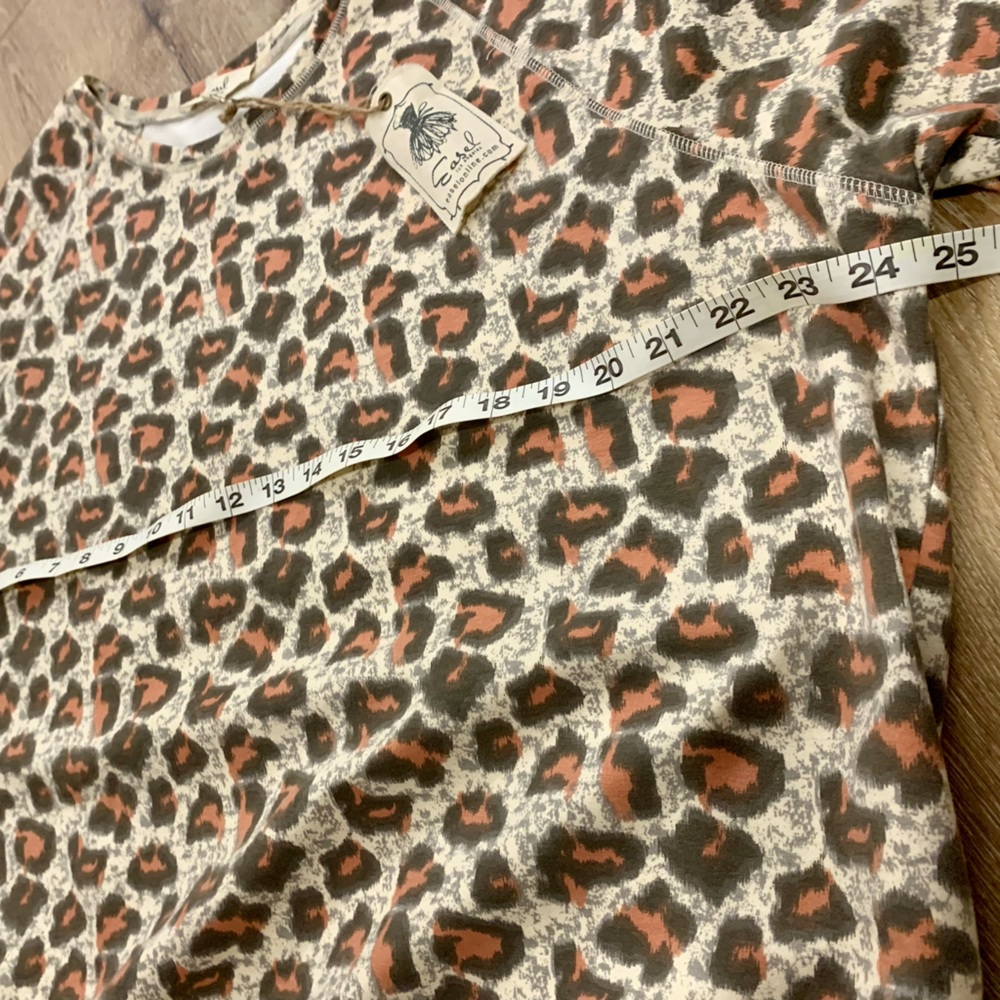 NWT Easel Medium Leopard Cheetah Print Top - Picture 5 of 9